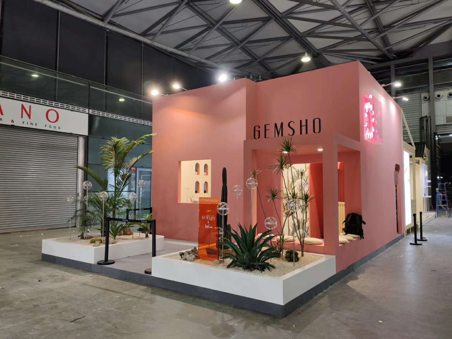 網(wǎng)紅展臺設(shè)計搭建｜上海CBE美博會｜粉紅色展臺｜女性產(chǎn)品展臺設(shè)計搭建